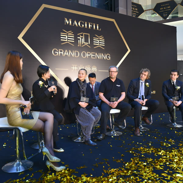 高(gāo)端店(diàn)鋪開(kāi)業(yè)